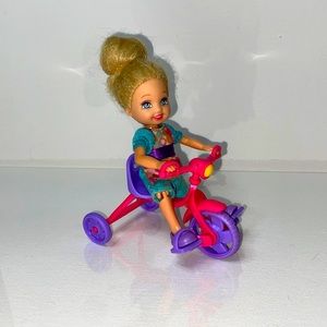BARBIE - Chelsea and her tricycle! 🚲🤩🎀💗